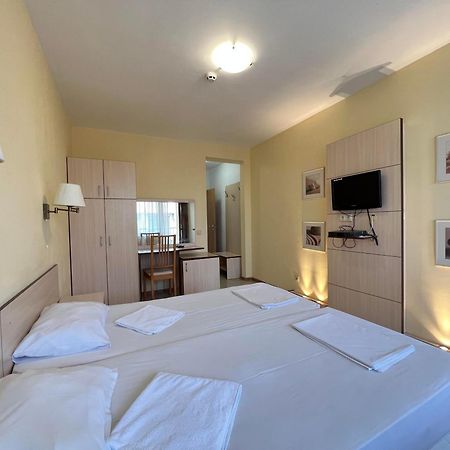 Александра Hotel Sveti Vlas Bagian luar foto