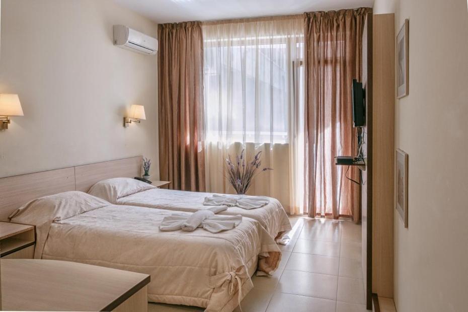 Александра Hotel Sveti Vlas Bagian luar foto