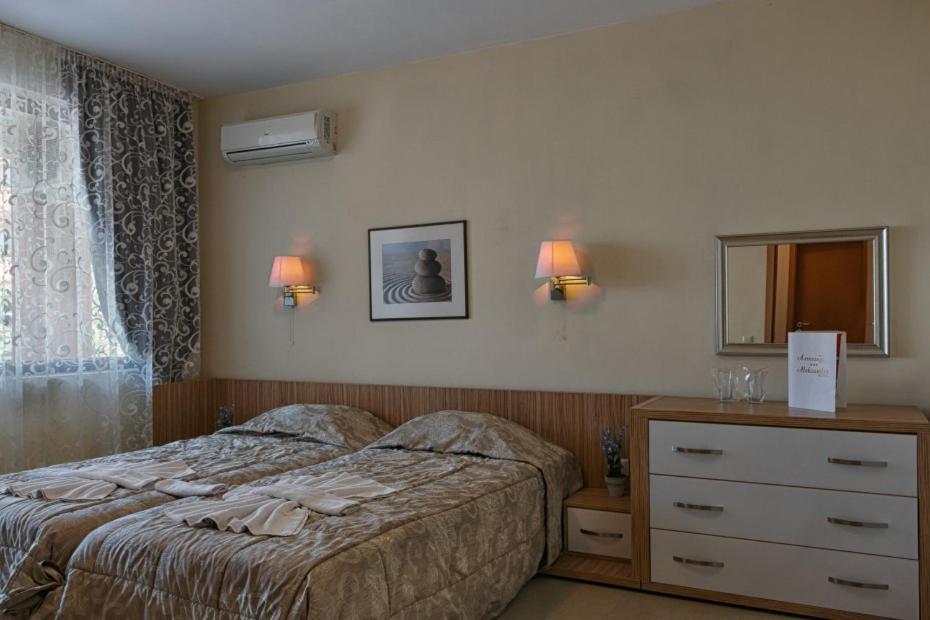 Александра Hotel Sveti Vlas Bagian luar foto