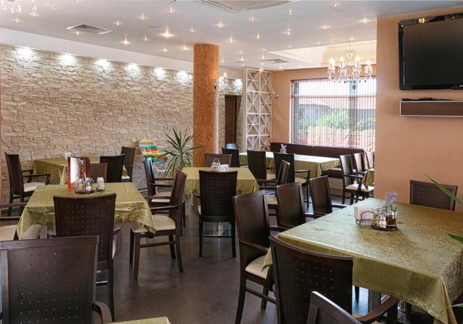 Александра Hotel Sveti Vlas Bagian luar foto