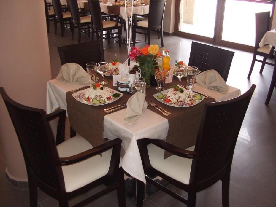 Александра Hotel Sveti Vlas Bagian luar foto