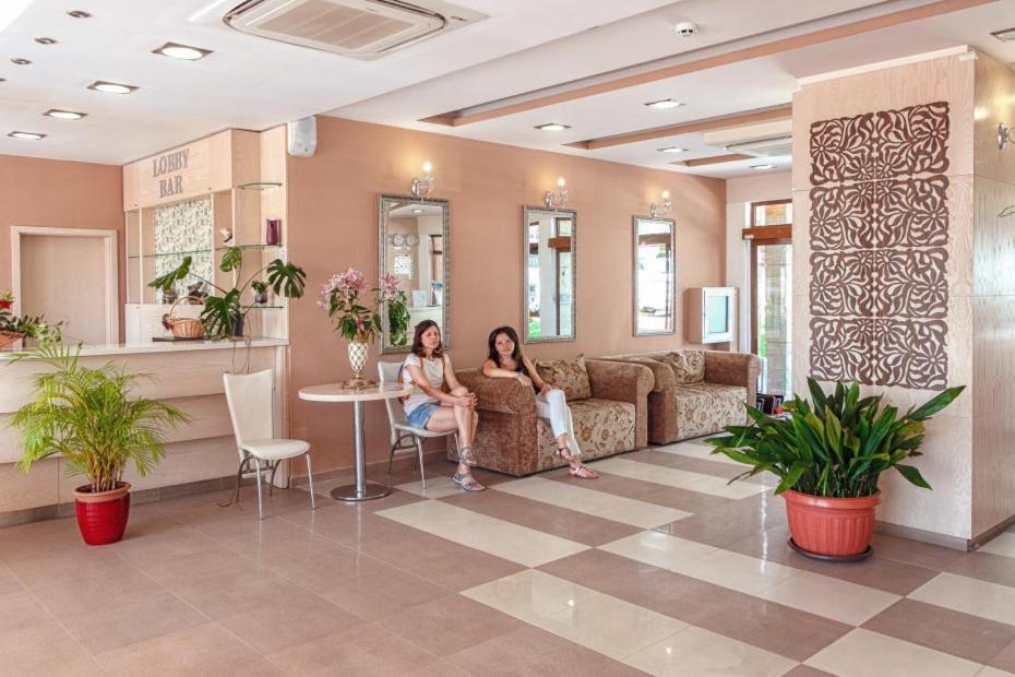 Александра Hotel Sveti Vlas Bagian luar foto