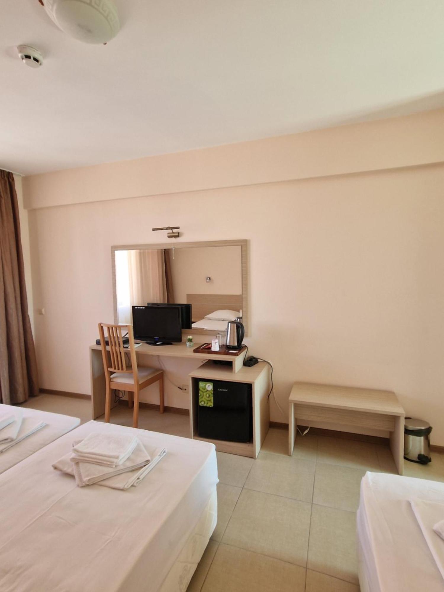 Александра Hotel Sveti Vlas Bagian luar foto