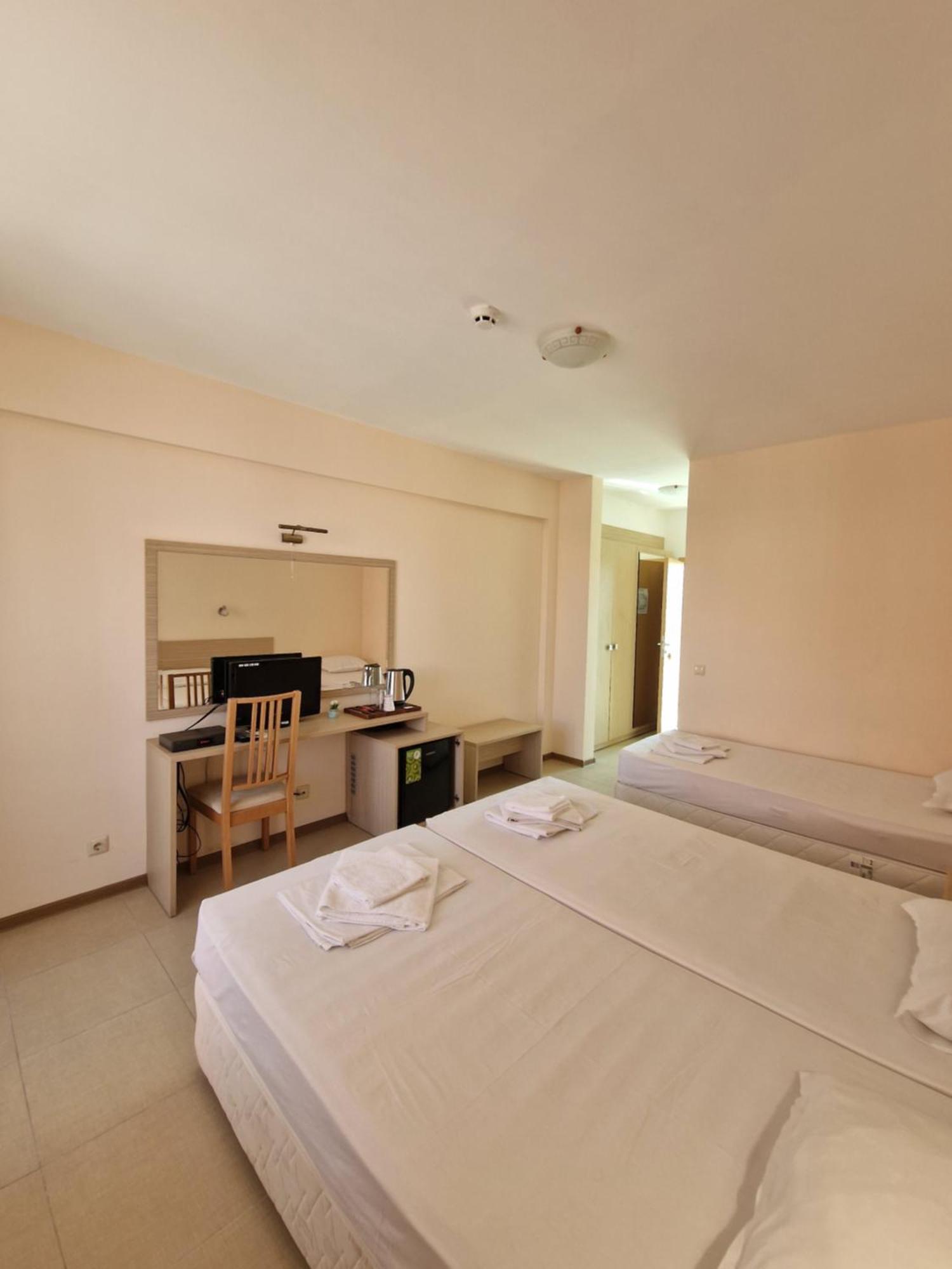 Александра Hotel Sveti Vlas Bagian luar foto