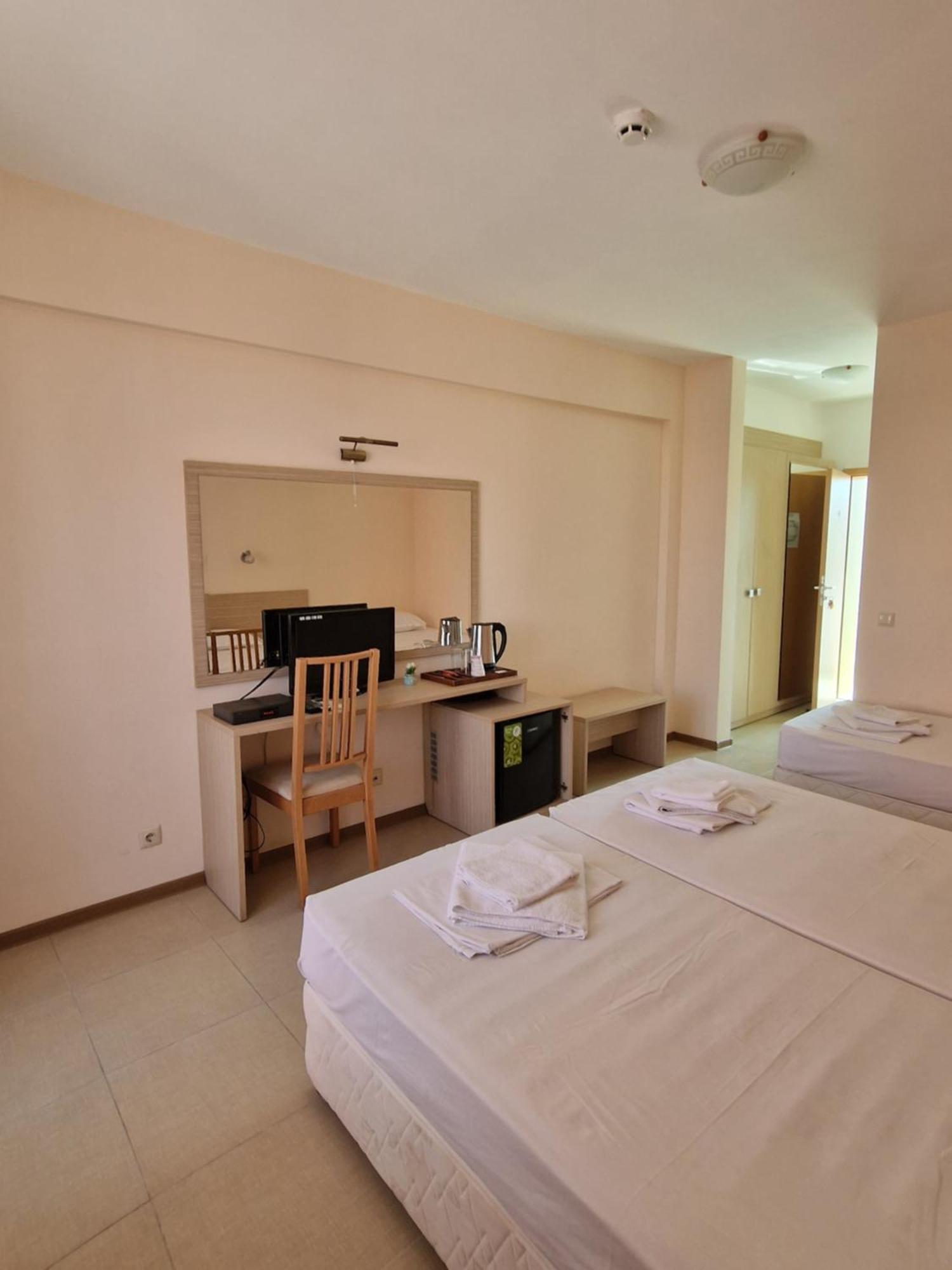 Александра Hotel Sveti Vlas Bagian luar foto
