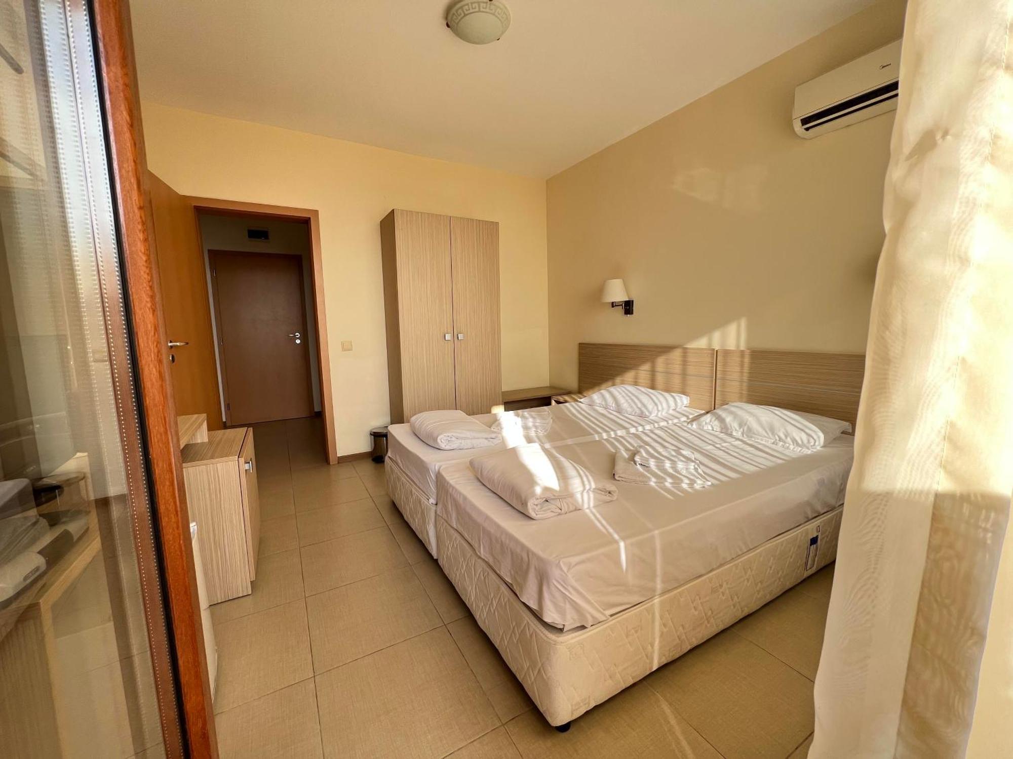 Александра Hotel Sveti Vlas Bagian luar foto