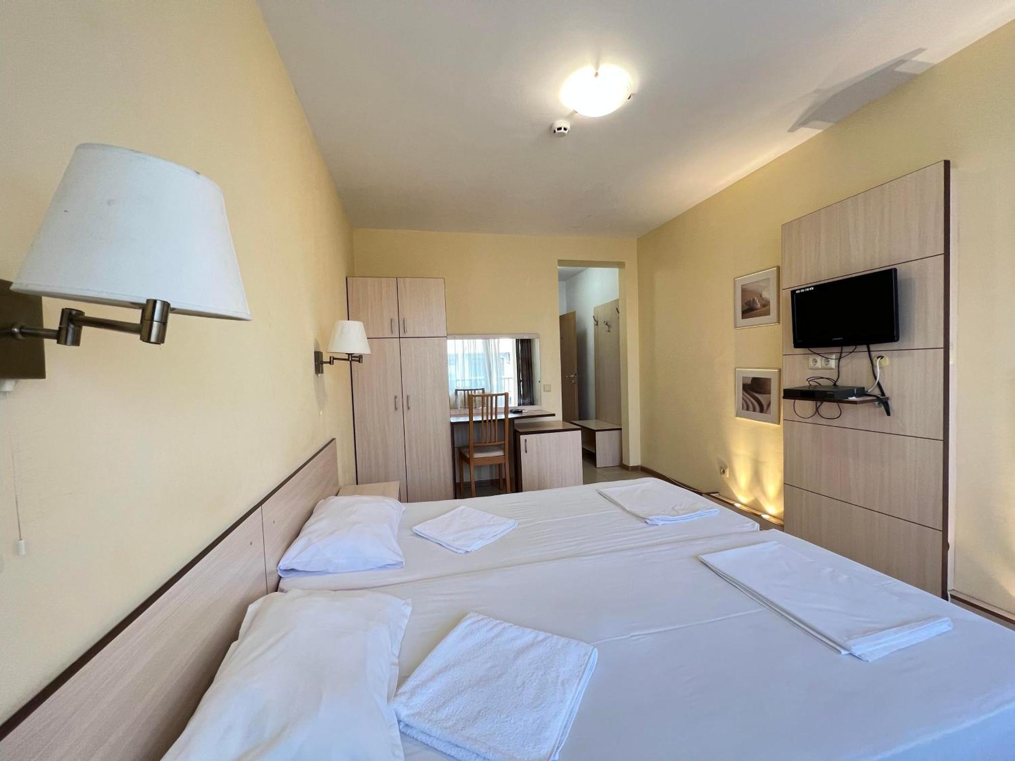 Александра Hotel Sveti Vlas Bagian luar foto