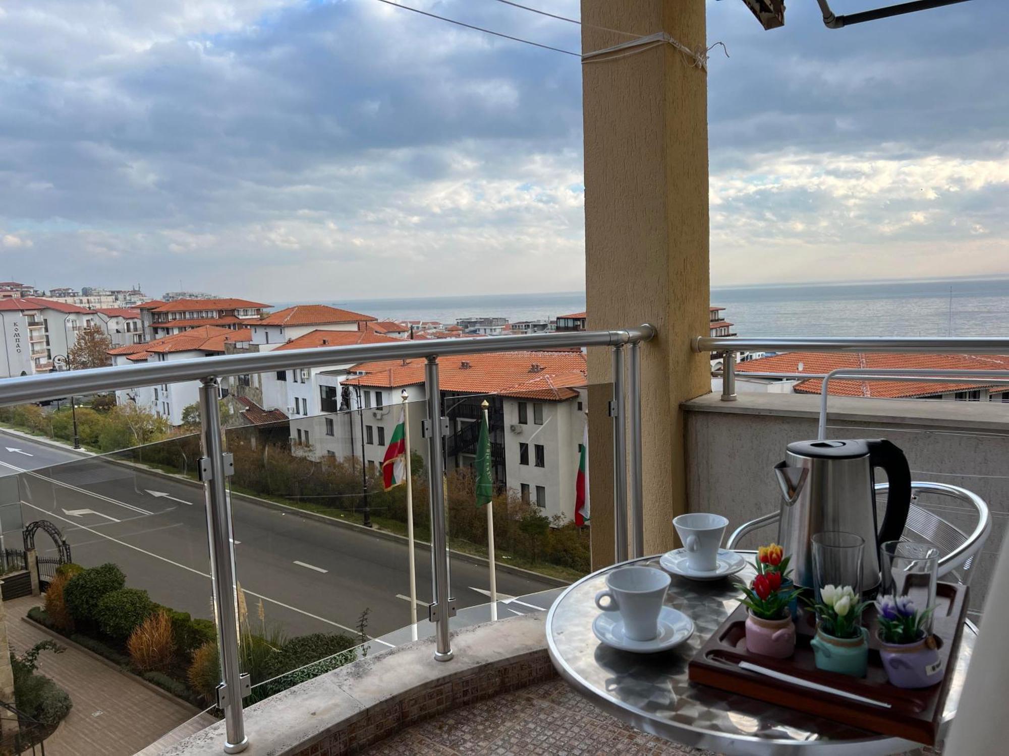 Александра Hotel Sveti Vlas Bagian luar foto