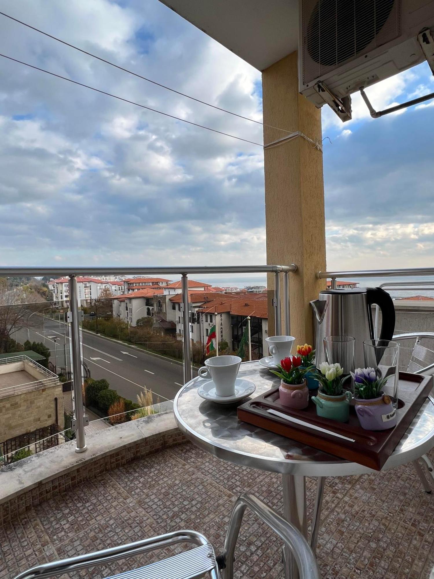 Александра Hotel Sveti Vlas Bagian luar foto