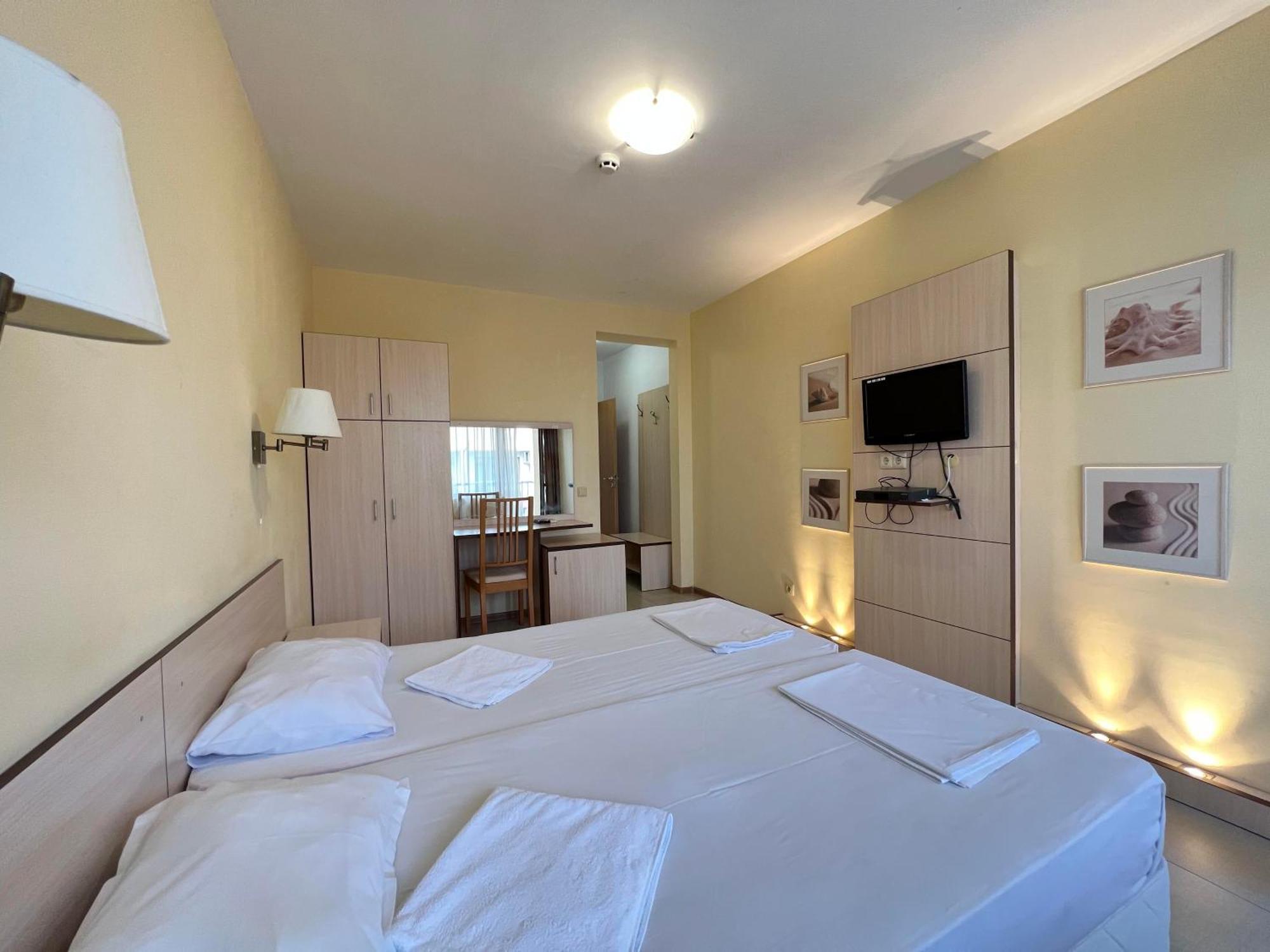 Александра Hotel Sveti Vlas Bagian luar foto