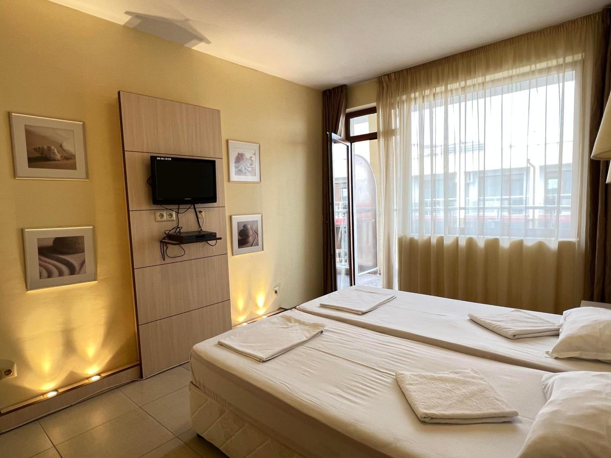 Александра Hotel Sveti Vlas Bagian luar foto