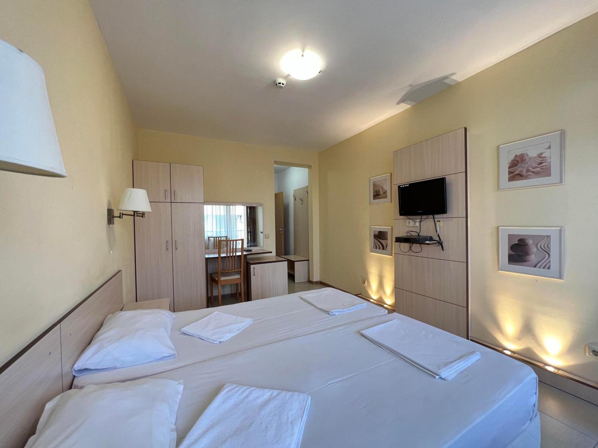Александра Hotel Sveti Vlas Bagian luar foto