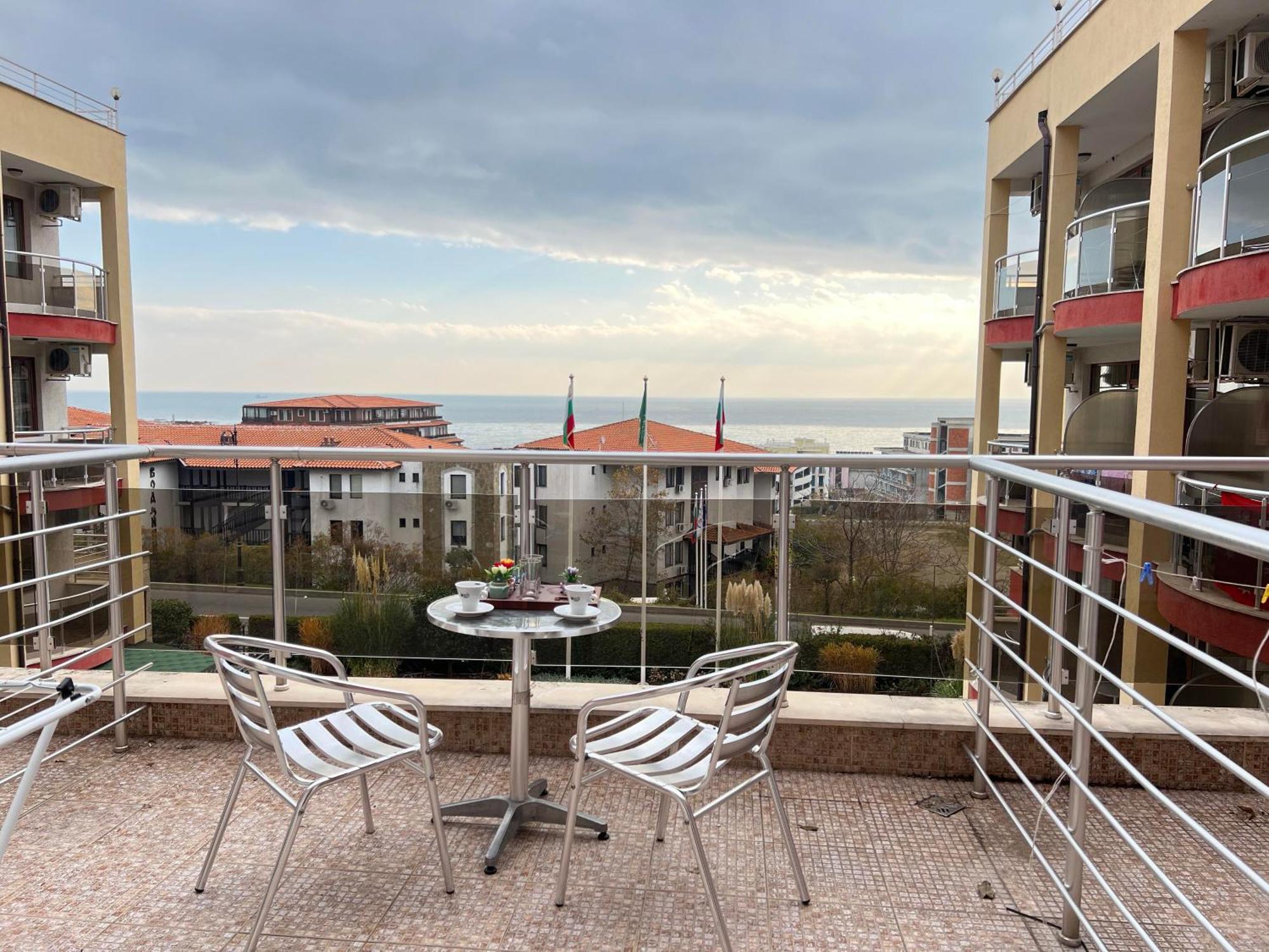 Александра Hotel Sveti Vlas Bagian luar foto