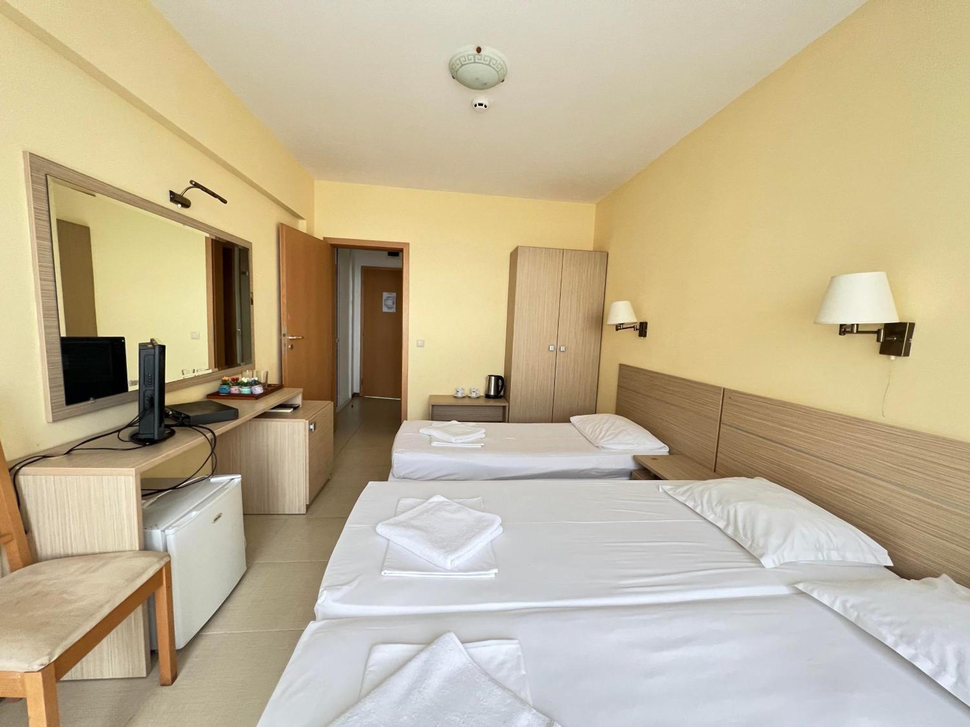 Александра Hotel Sveti Vlas Bagian luar foto