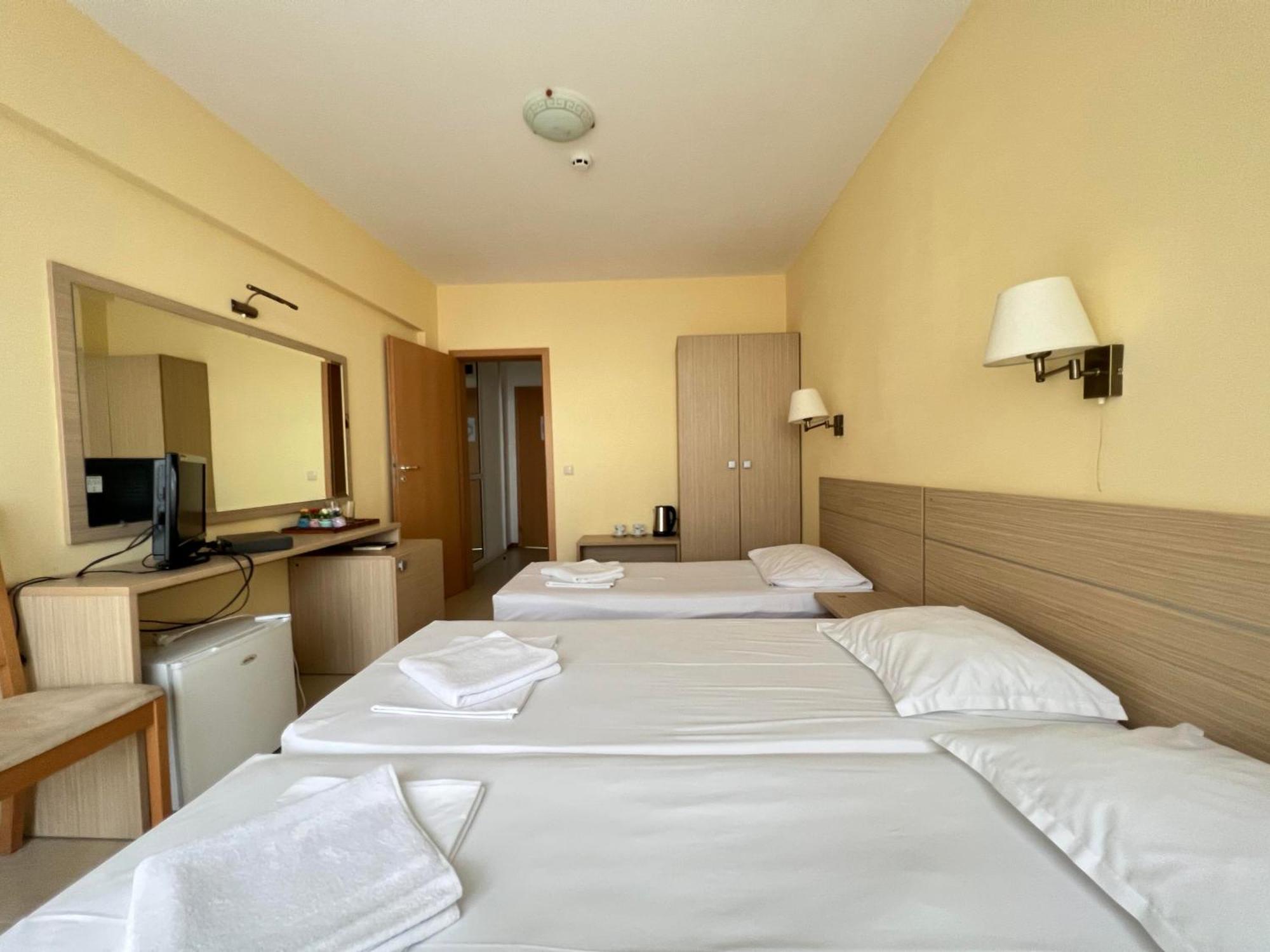 Александра Hotel Sveti Vlas Bagian luar foto