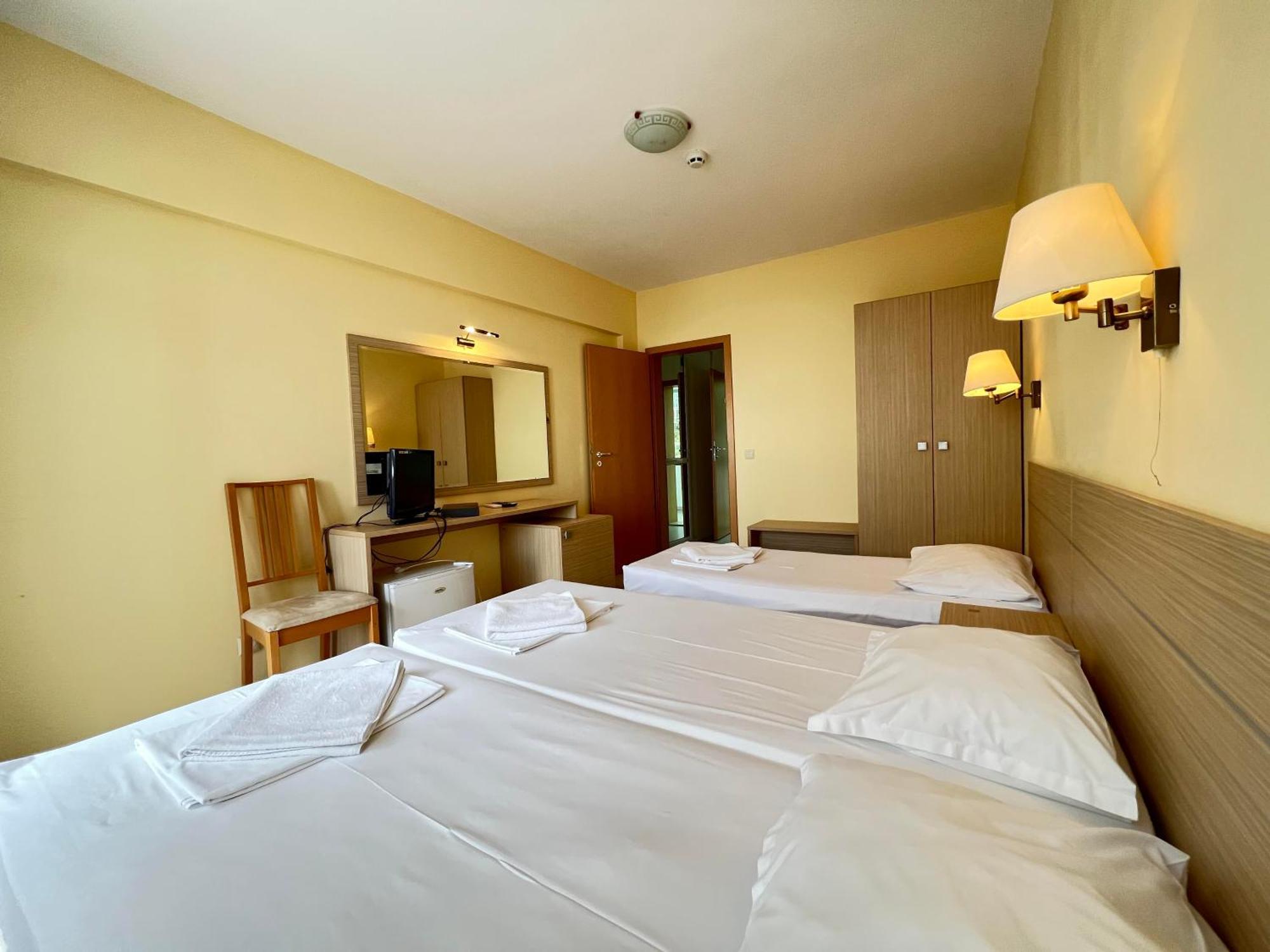 Александра Hotel Sveti Vlas Bagian luar foto