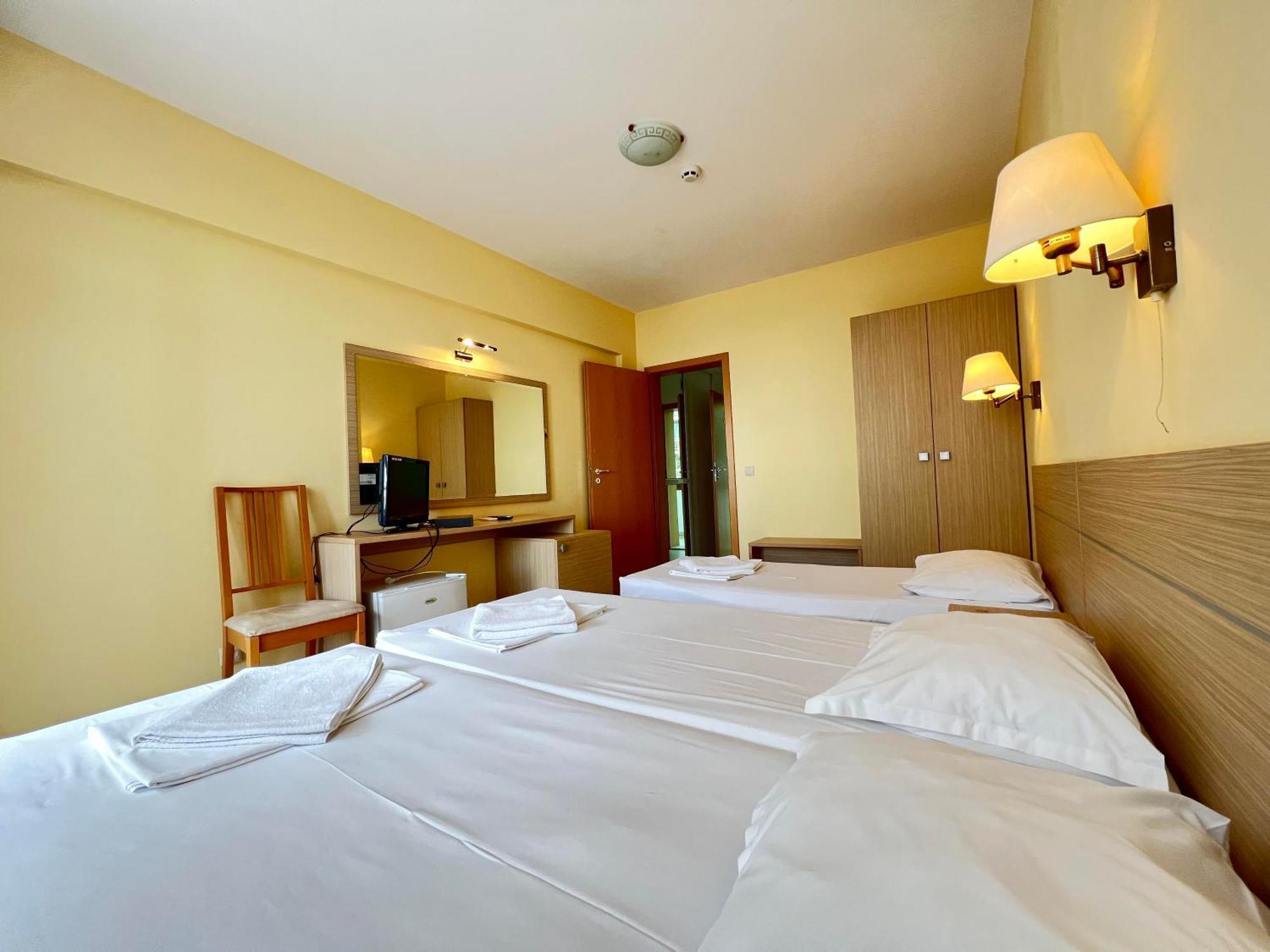 Александра Hotel Sveti Vlas Bagian luar foto