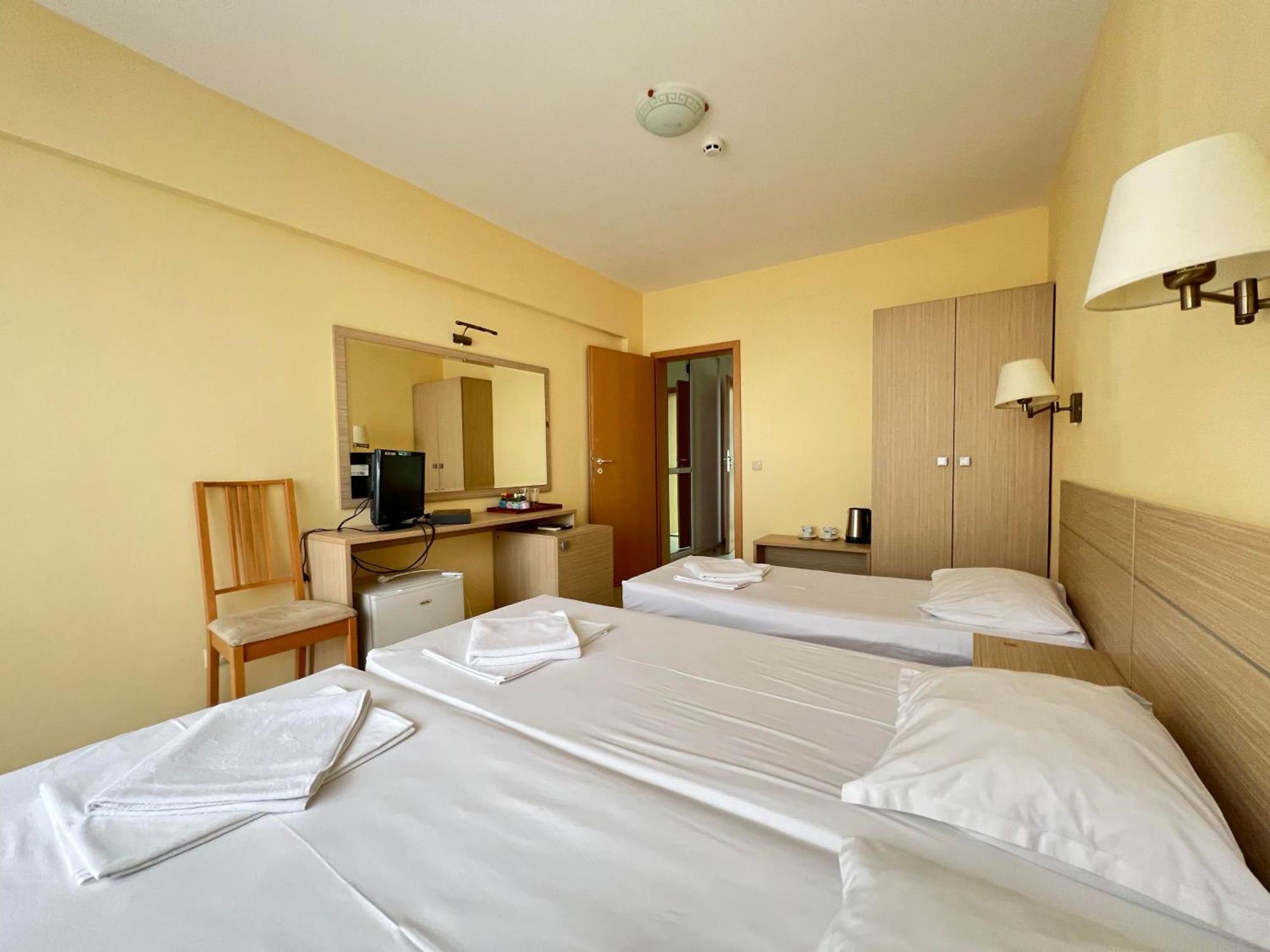 Александра Hotel Sveti Vlas Bagian luar foto