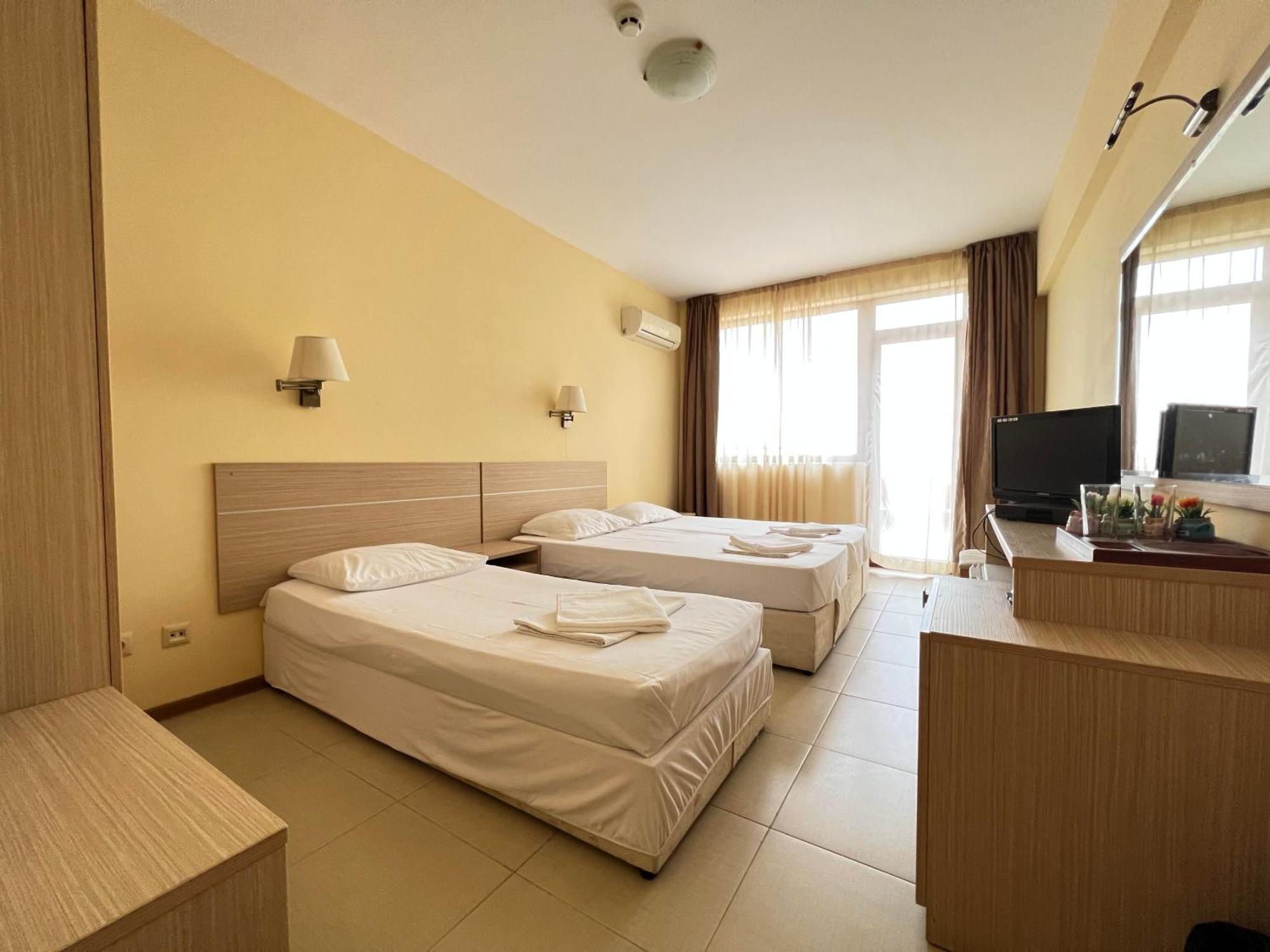 Александра Hotel Sveti Vlas Bagian luar foto