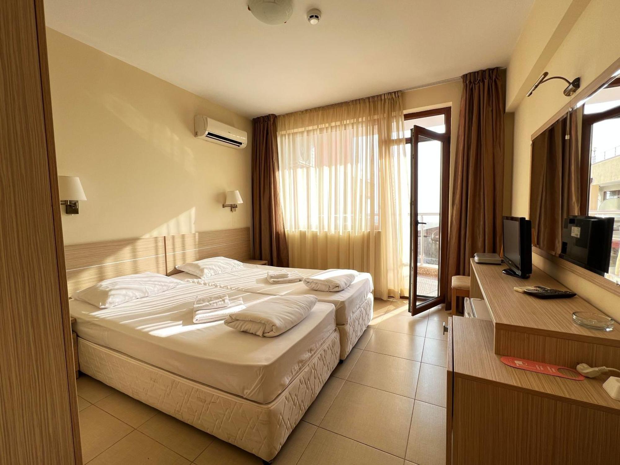 Александра Hotel Sveti Vlas Bagian luar foto