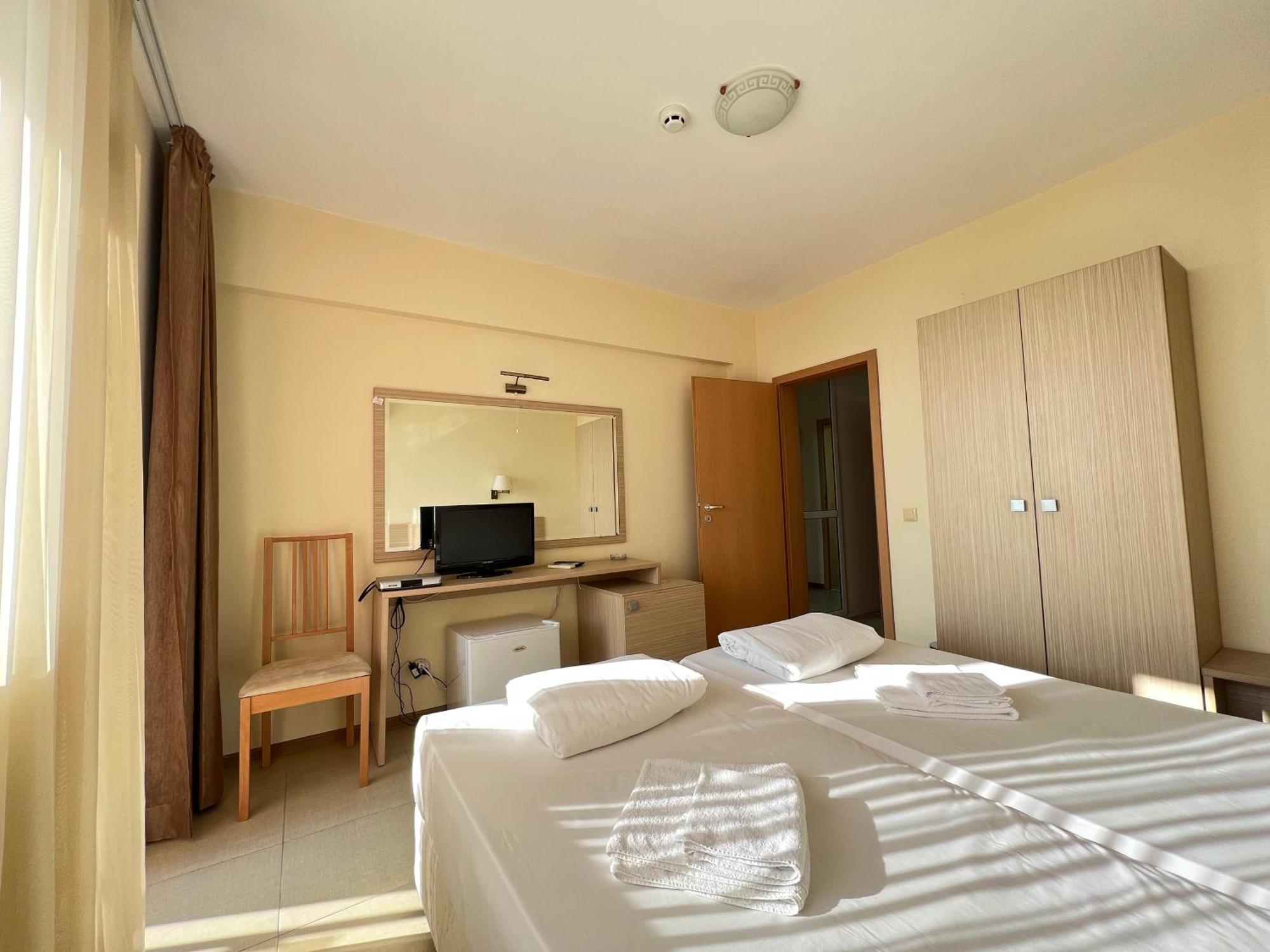 Александра Hotel Sveti Vlas Bagian luar foto