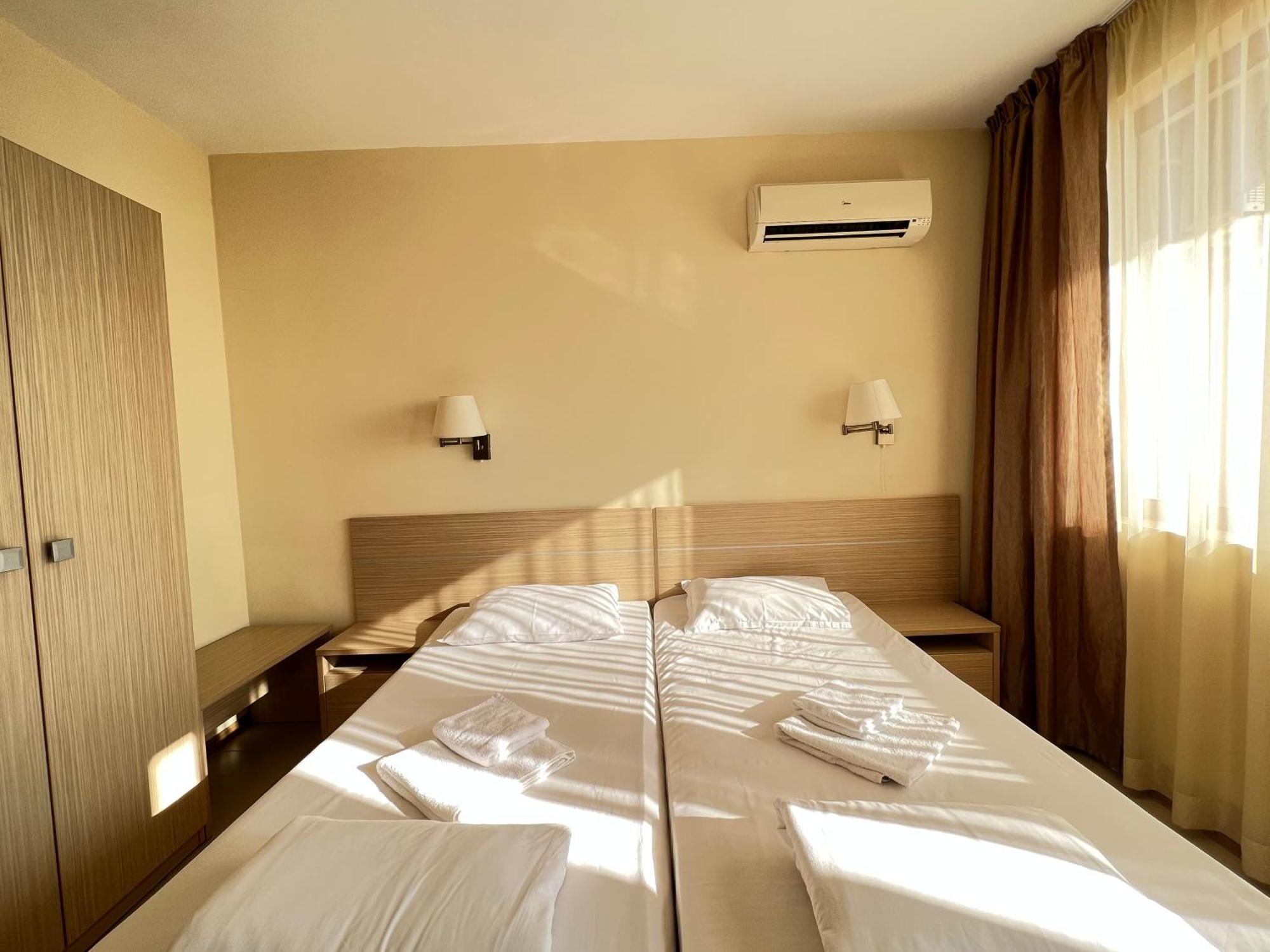 Александра Hotel Sveti Vlas Bagian luar foto